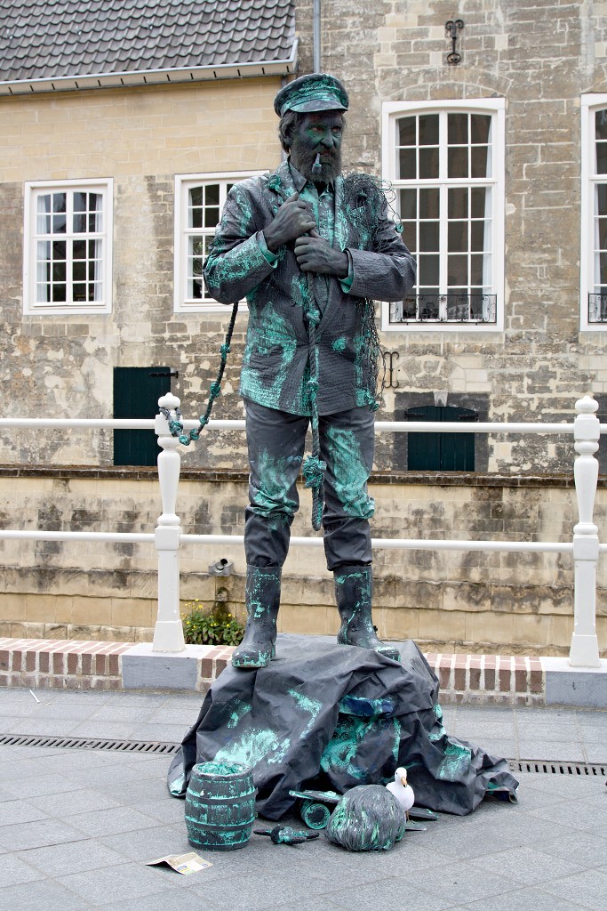 valkenburg living statue levend standbeeld evenement event festival festiviteit kunst art straatkunst streetart artiest beeld beeldhouwwerk